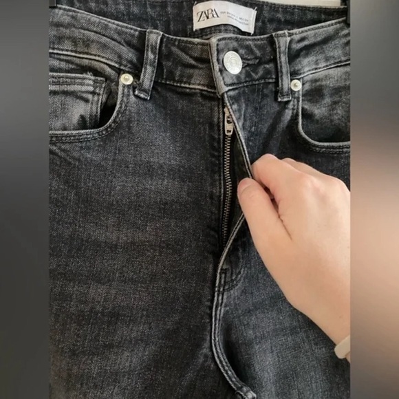 Women’s High Rise Side Slit Jean’s ZARA US4/EUR36 - Picture 3 of 10